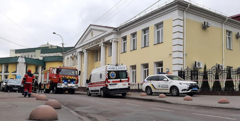 У Рівному «замінували» суд на Драгоманова, на місці працює поліція